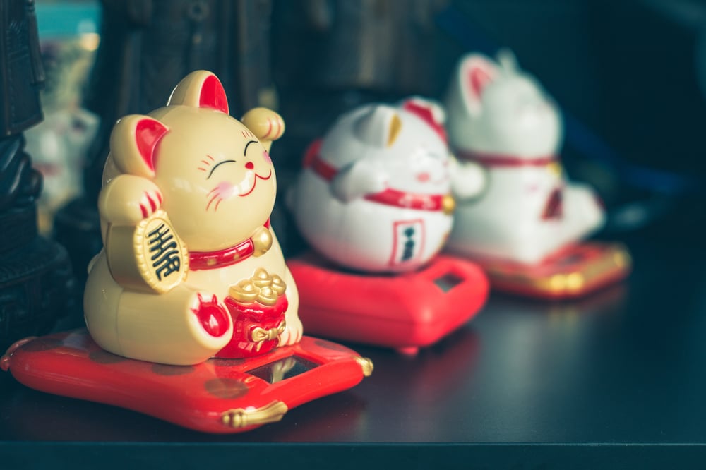 What is the Chinese White Cat Toy Called